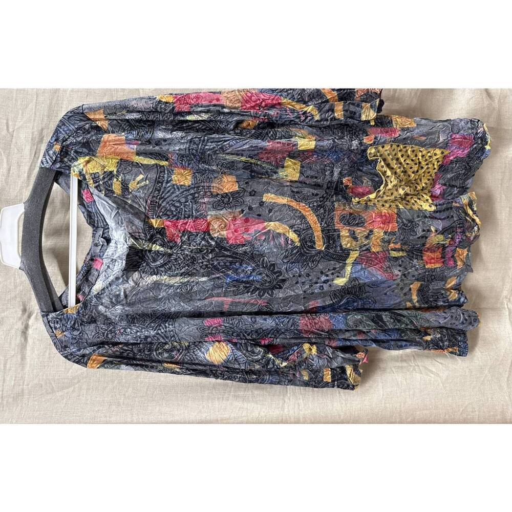 NEW SHANA APPAREL women's crinkle top in gray with print